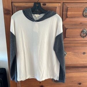 Hem & Thread Women’s Cream and Navy Blue Hoodie Size Medium NWT